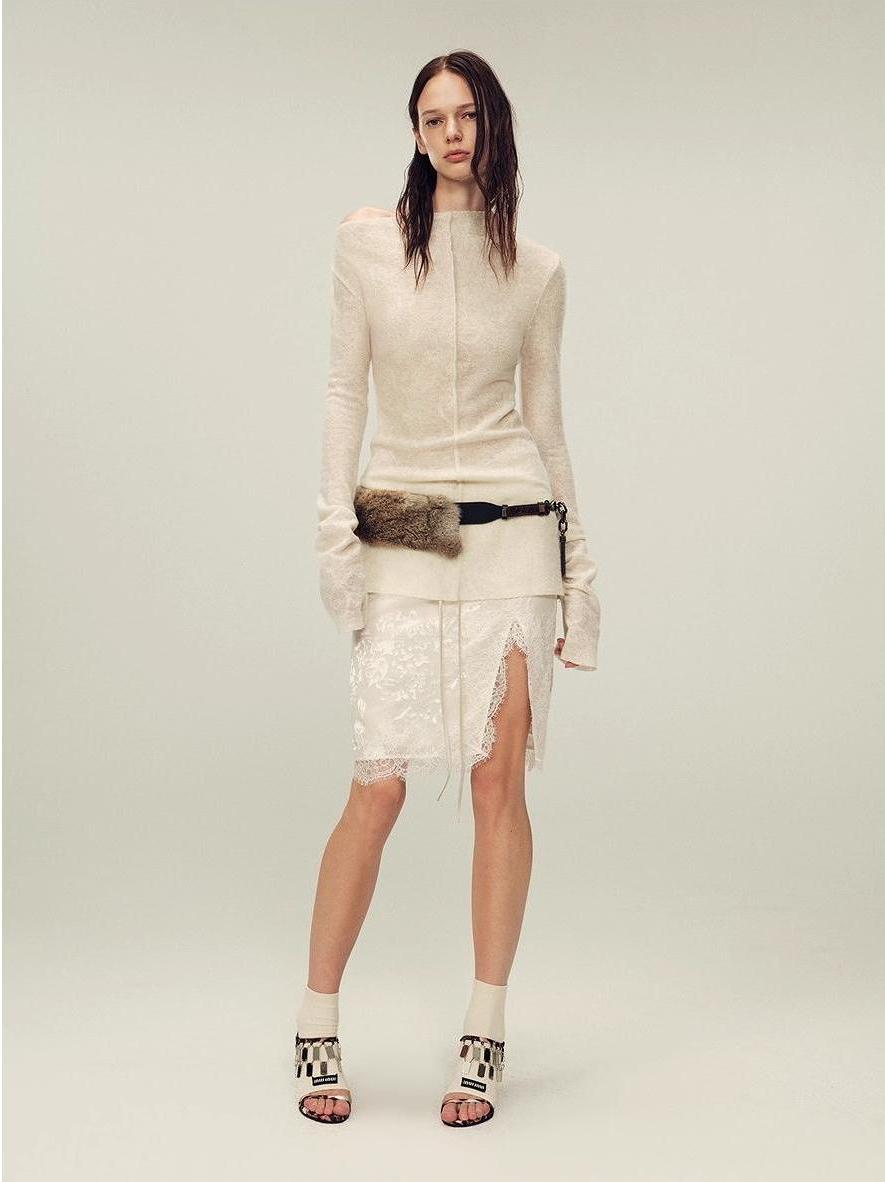 Wool blended texture velvet jacquard oblique shoulder knitted bottoming shirt for women in autumn "Morning Mist White"