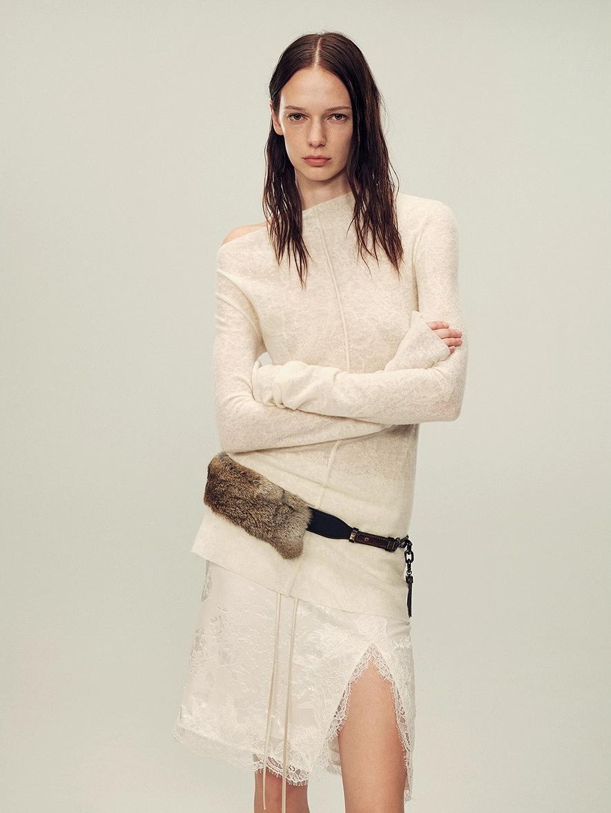 Wool blended texture velvet jacquard oblique shoulder knitted bottoming shirt for women in autumn "Morning Mist White"