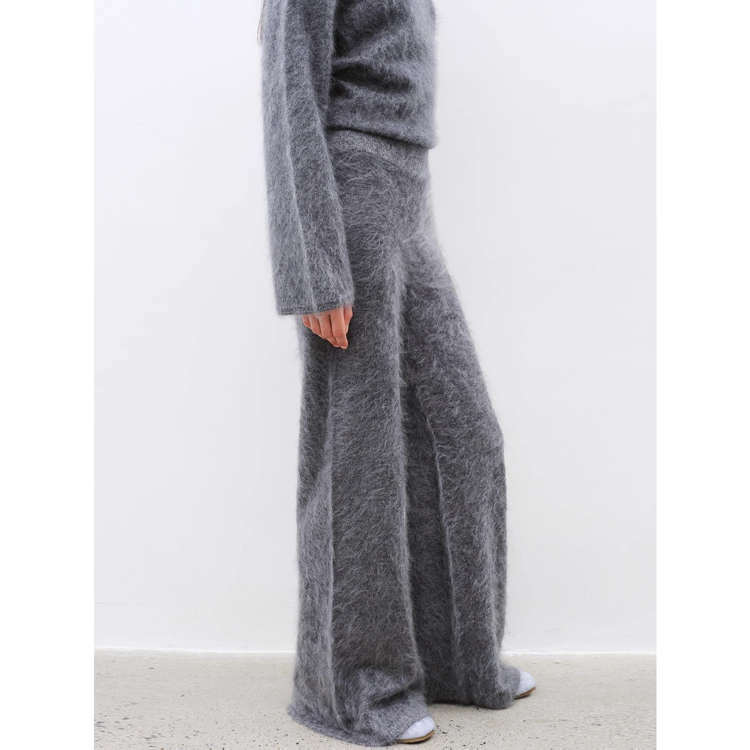 "Half-Ripe Winter" Cashmere Comfortable Loose-Fit Crewneck Sweater and Straight-Leg Knit Pants Set