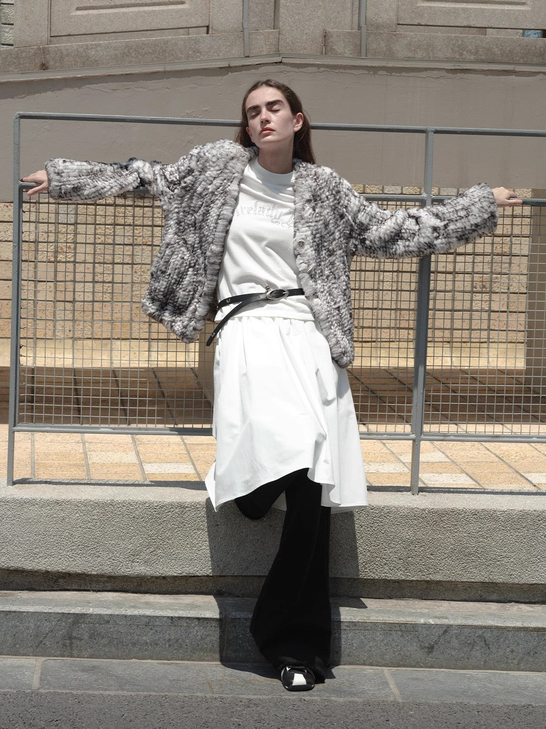 "Masked Denim" fashionable lazy hand-dyed V-neck H-shaped short woven Rex rabbit fur coat