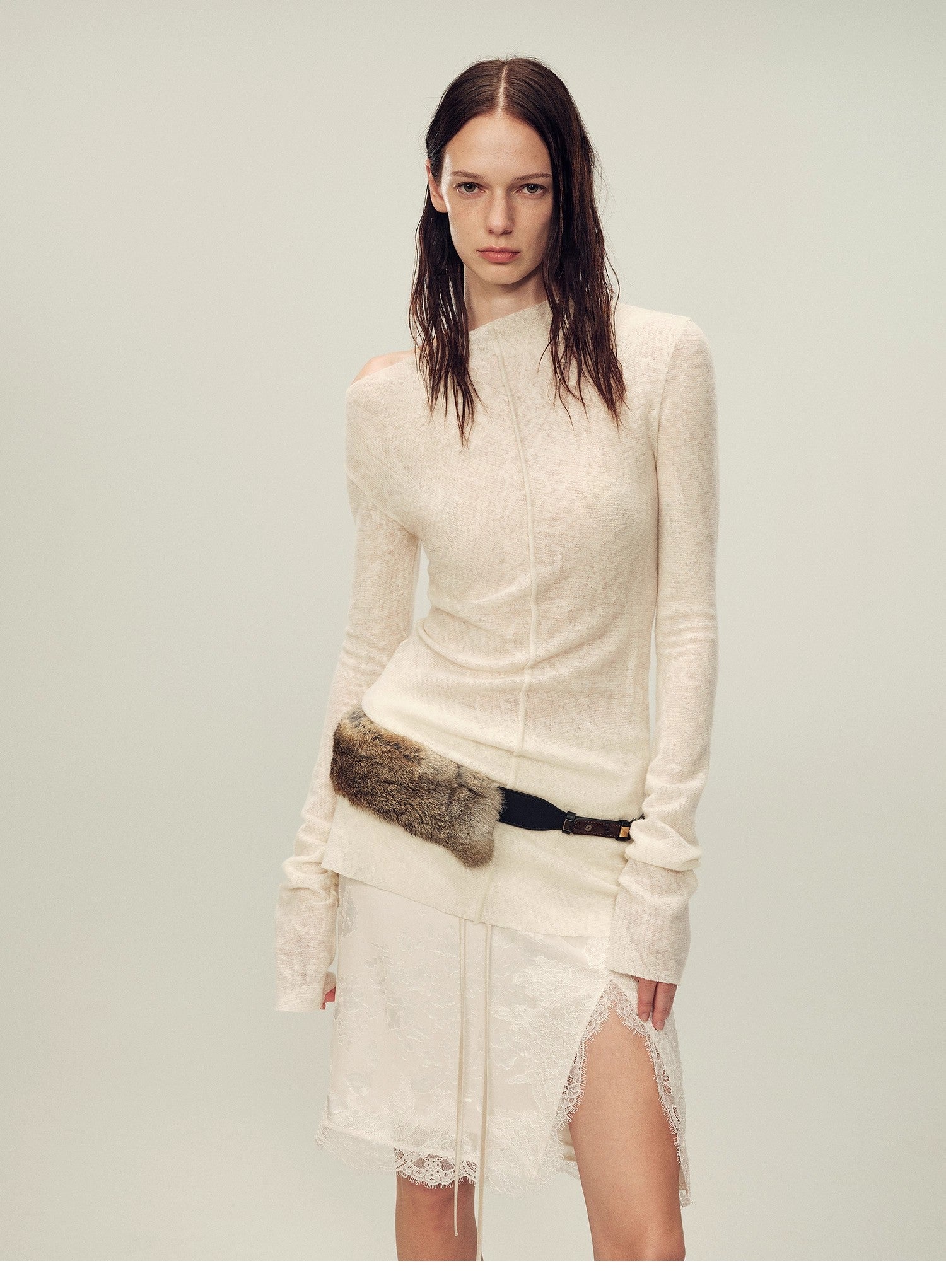 Wool blended texture velvet jacquard oblique shoulder knitted bottoming shirt for women in autumn "Morning Mist White"