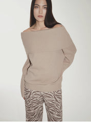 "Warm Women's Formula" French simple and versatile merino wool blended one-neck off-the-shoulder sweater