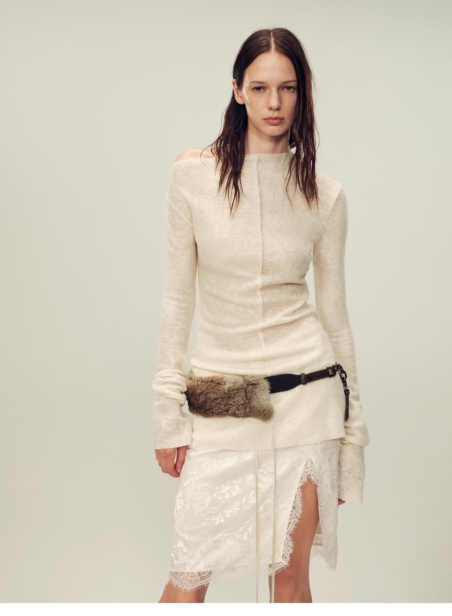 Wool blended texture velvet jacquard oblique shoulder knitted bottoming shirt for women in autumn "Morning Mist White"