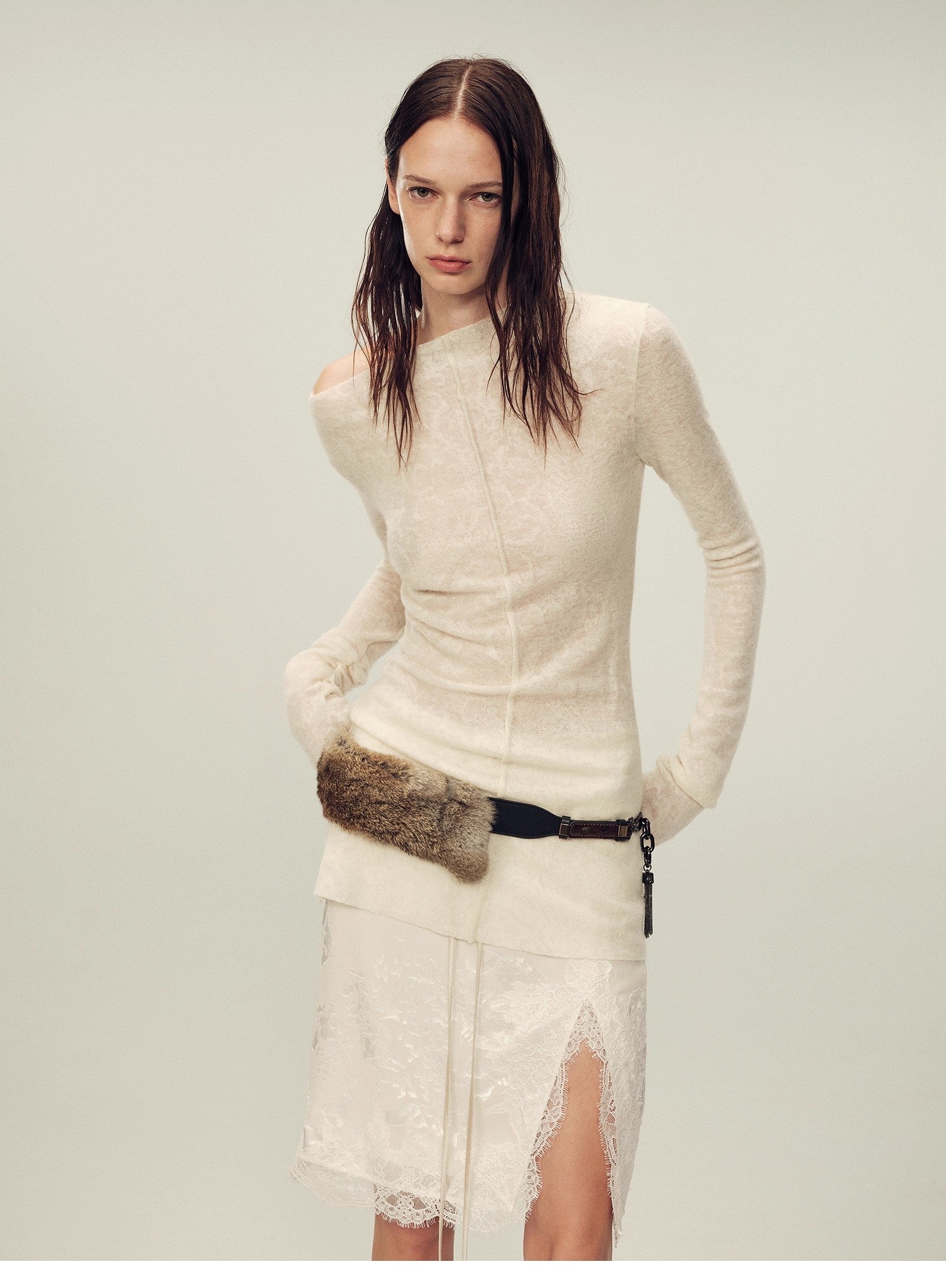 Wool blended texture velvet jacquard oblique shoulder knitted bottoming shirt for women in autumn "Morning Mist White"