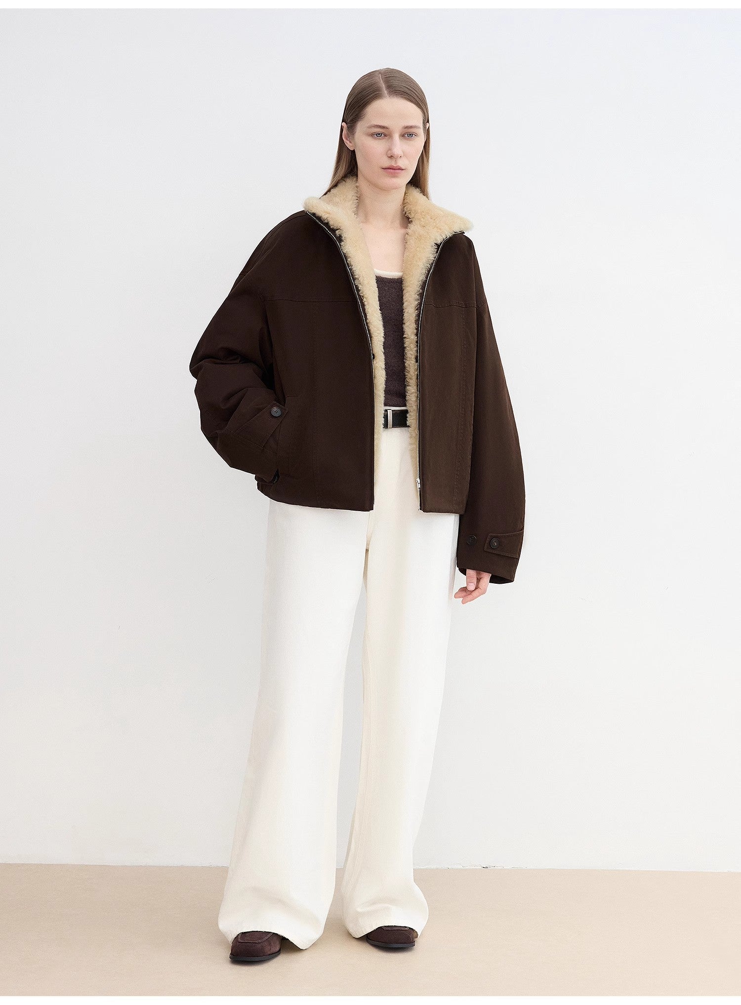 "Rebellious Escape" detachable contrasting color shearling fur collar down short parka