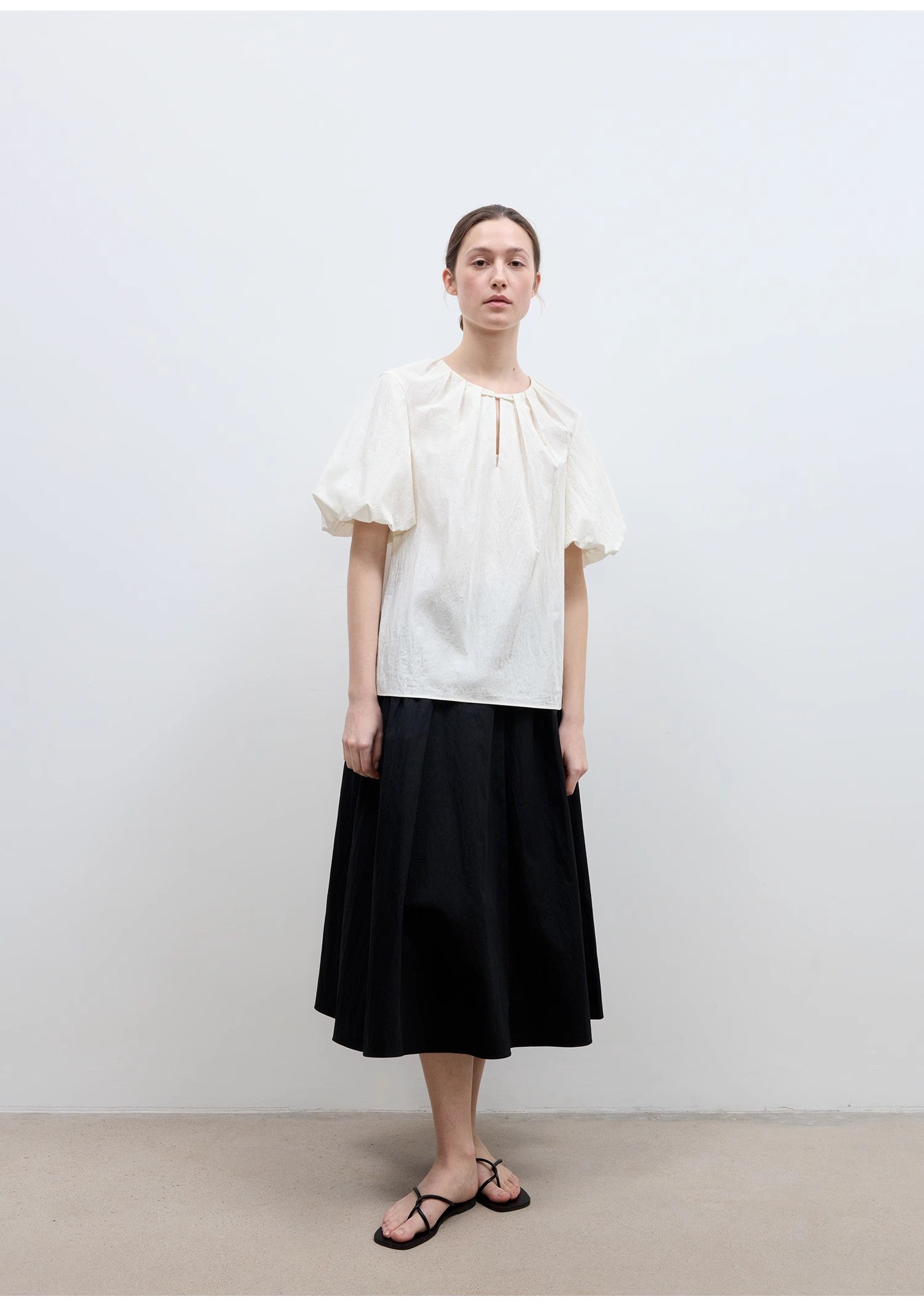 "Iceland Diary" neckline pleated design round neck tie puff sleeve short sleeve shirt for women