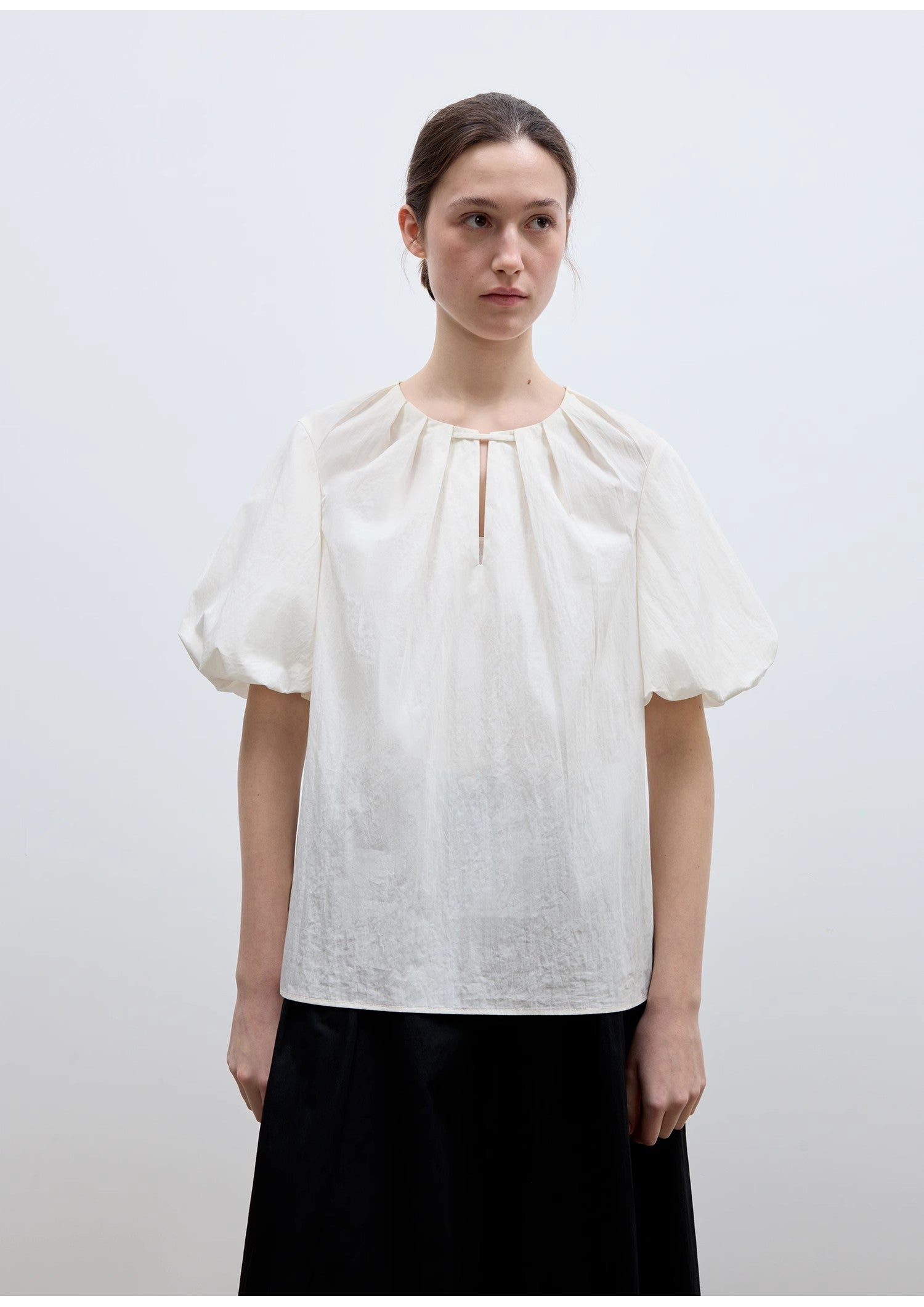 "Iceland Diary" neckline pleated design round neck tie puff sleeve short sleeve shirt for women