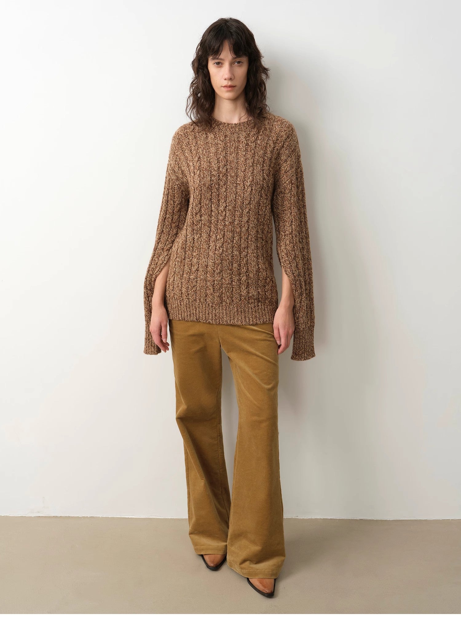 "Thousand Islands Forest Club" Cable-cut Round Neck Wool Blend Slightly Wide Shoulder Sweater