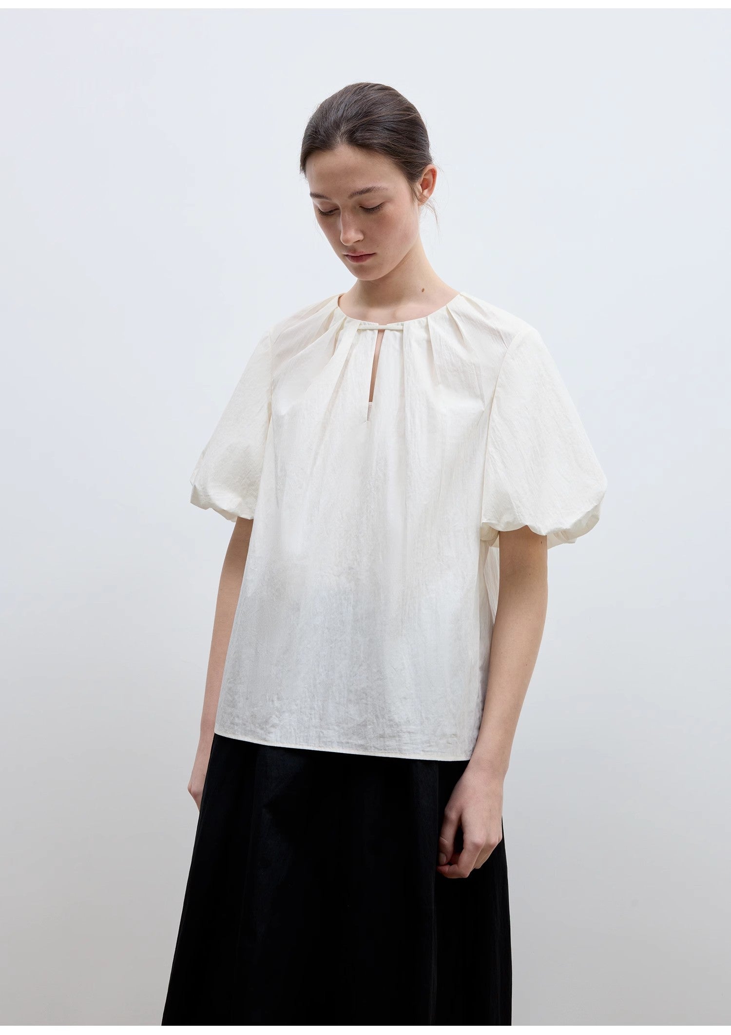 "Iceland Diary" neckline pleated design round neck tie puff sleeve short sleeve shirt for women