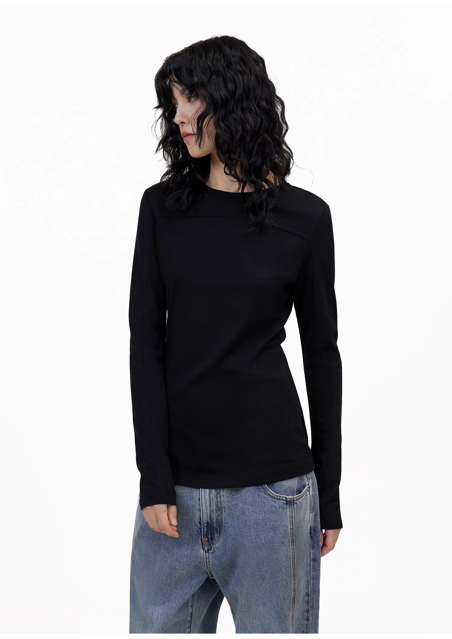 Round neck deconstructed long sleeve T-shirt for women Slim fit and versatile top