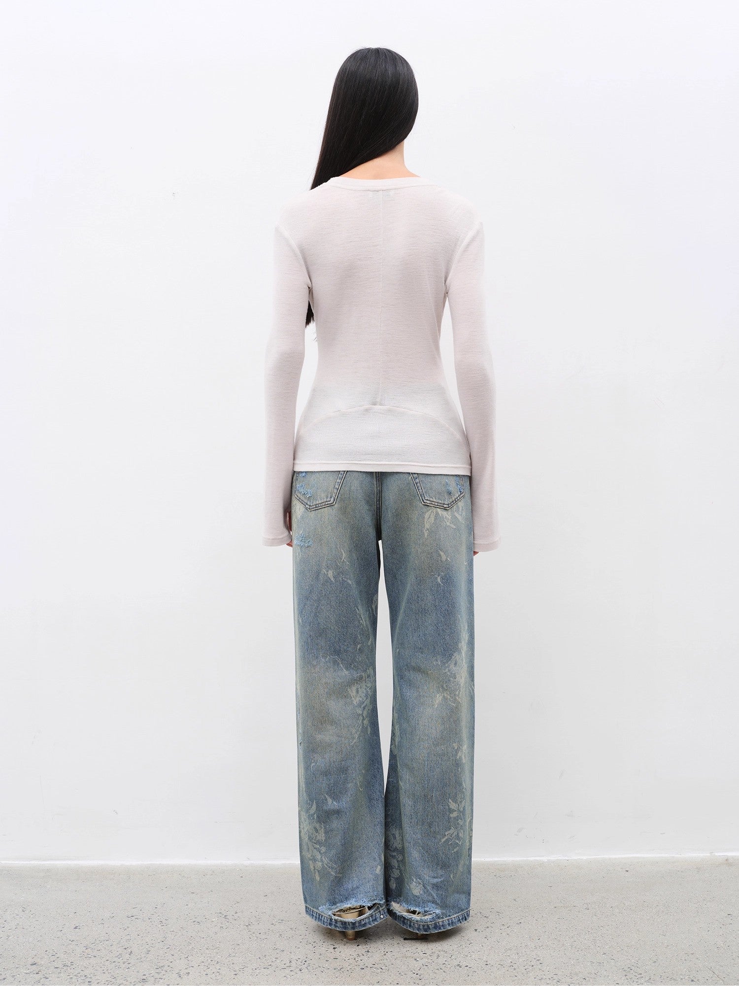Women's Glove cuffs white sweater loose slightly flared long sleeve O-neck Slim Fit basic T-shirt，"urban simplicity"