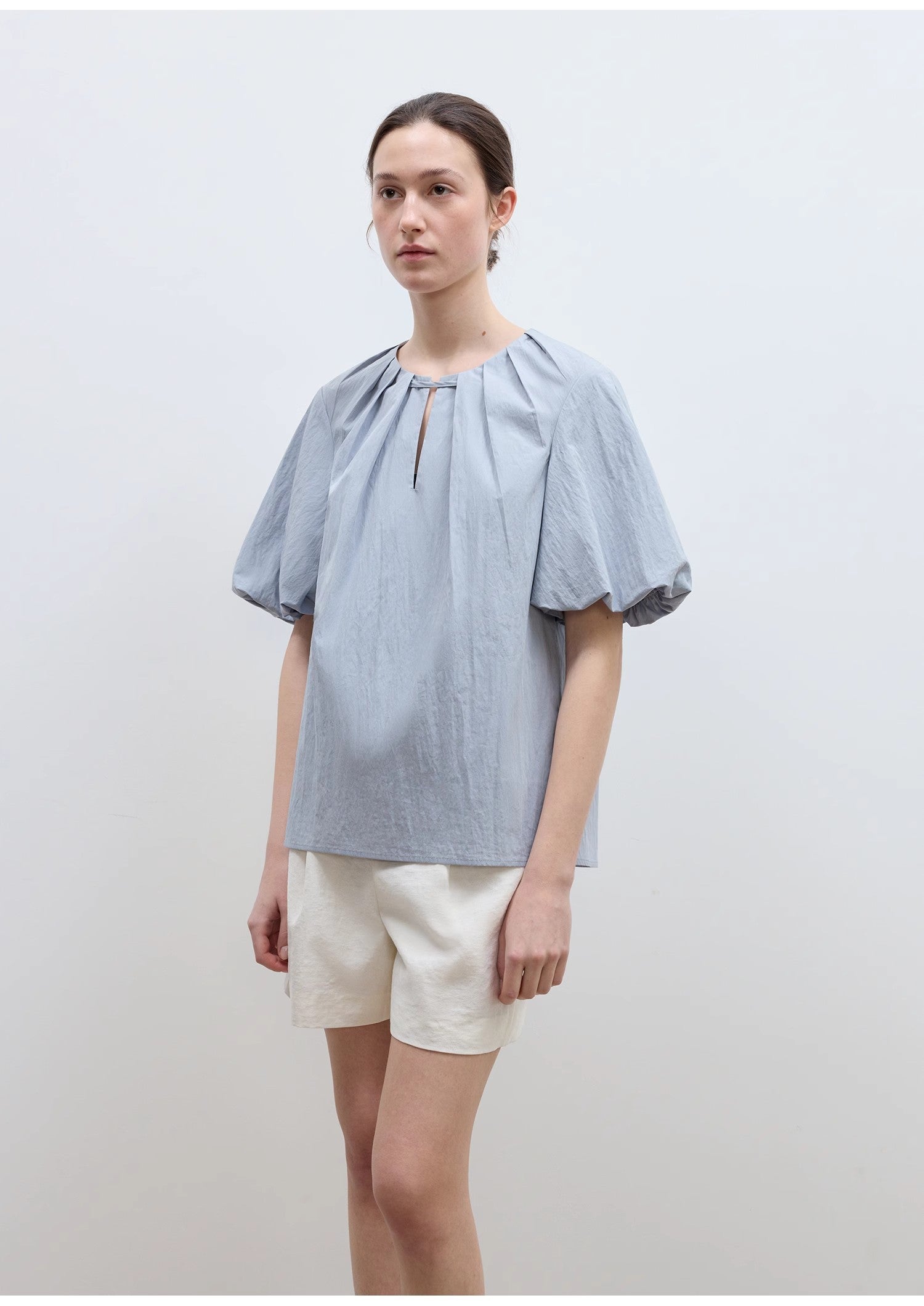 "Iceland Diary" neckline pleated design round neck tie puff sleeve short sleeve shirt for women