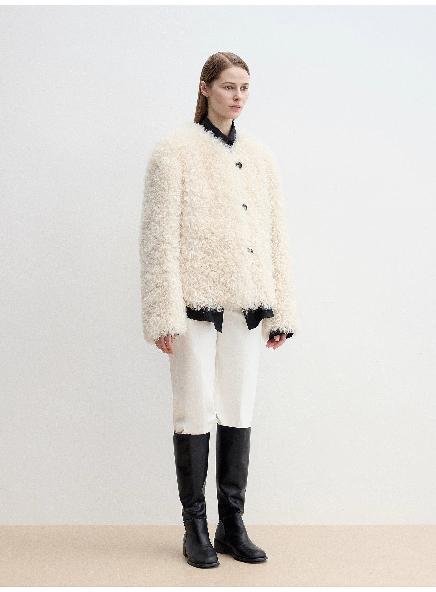 "Ghost Horse Girl" merino curly sweetheart collar straight fur coat