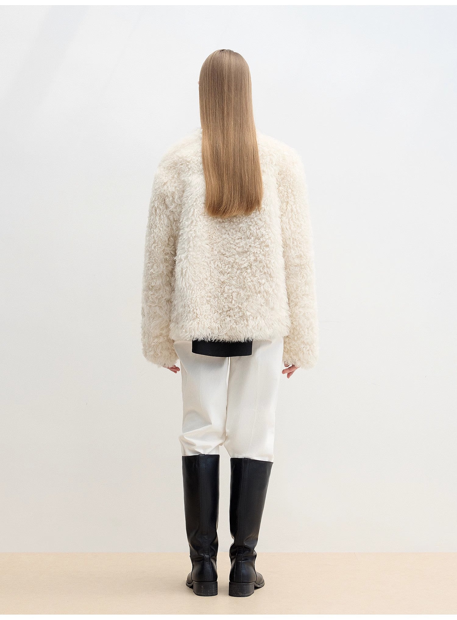 "Ghost Horse Girl" merino curly sweetheart collar straight fur coat