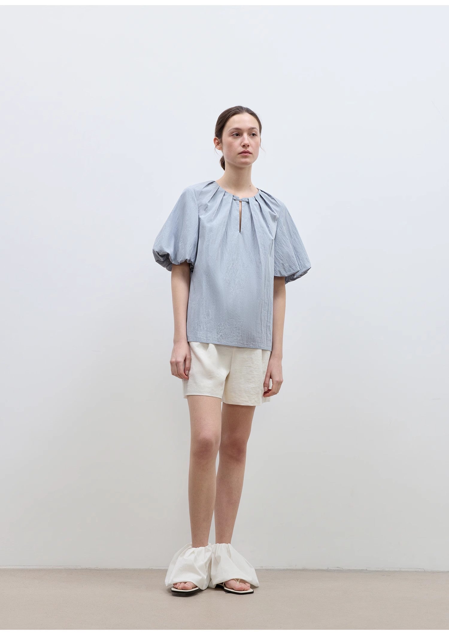 "Iceland Diary" neckline pleated design round neck tie puff sleeve short sleeve shirt for women