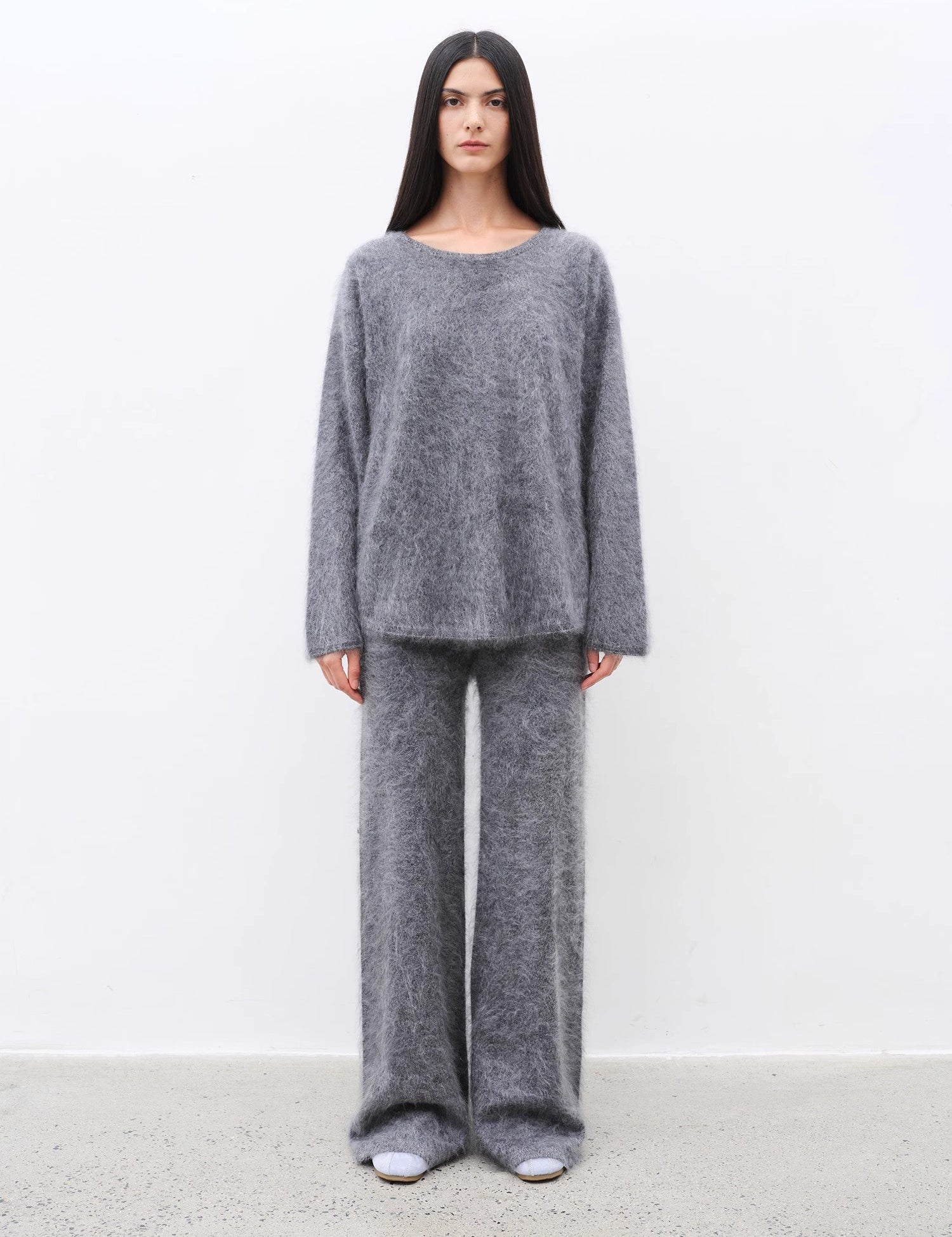 "Half-Ripe Winter" Cashmere Comfortable Loose-Fit Crewneck Sweater and Straight-Leg Knit Pants Set