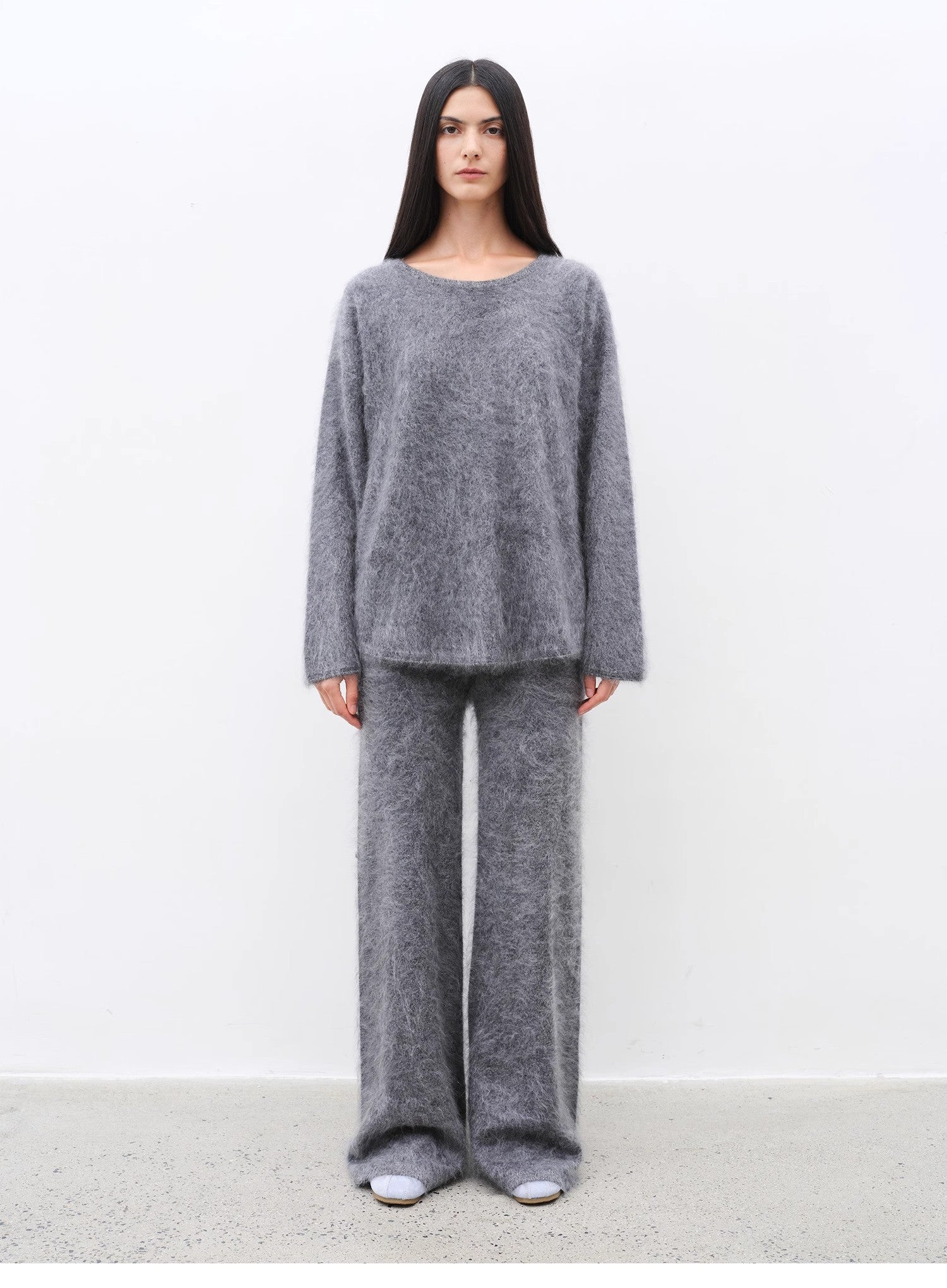 "Half-Ripe Winter" Cashmere Comfortable Loose-Fit Crewneck Sweater and Straight-Leg Knit Pants Set