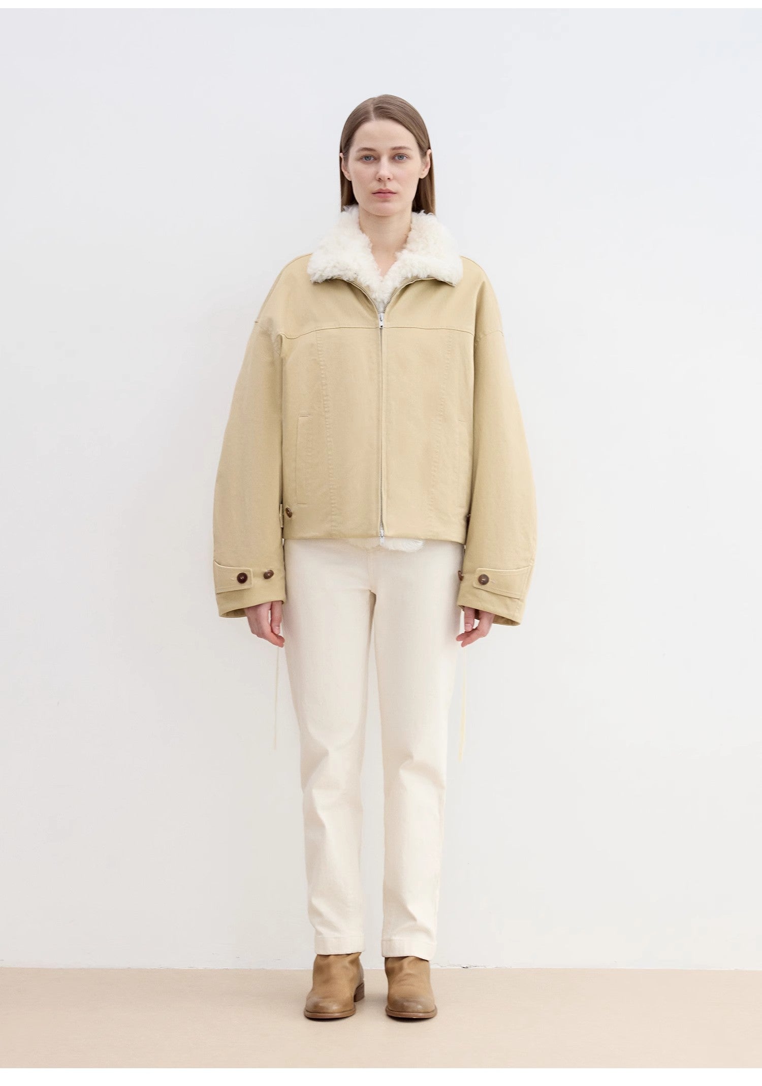 "Rebellious Escape" detachable contrasting color shearling fur collar down short parka