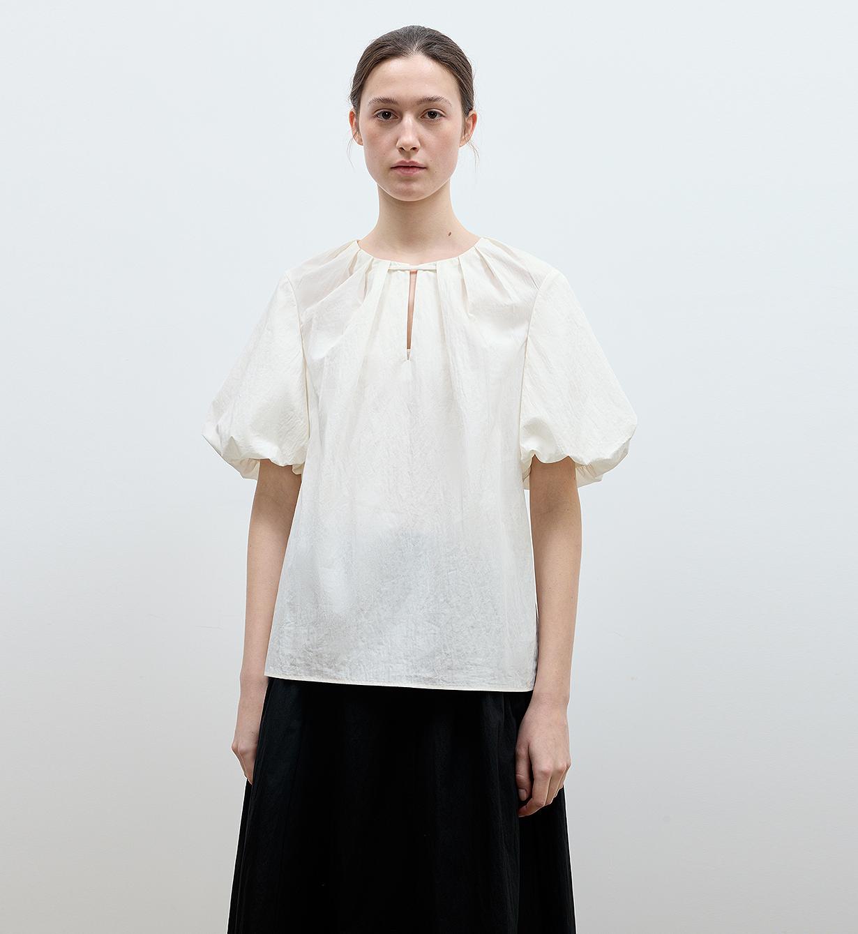 "Iceland Diary" neckline pleated design round neck tie puff sleeve short sleeve shirt for women