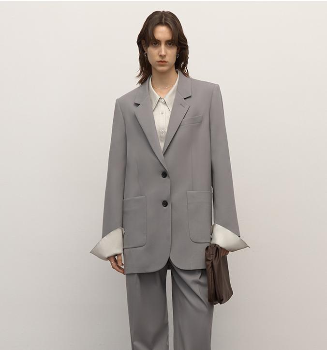 Heavy fine twill worsted wool, asymmetrical collar design, basic classic two-button suit