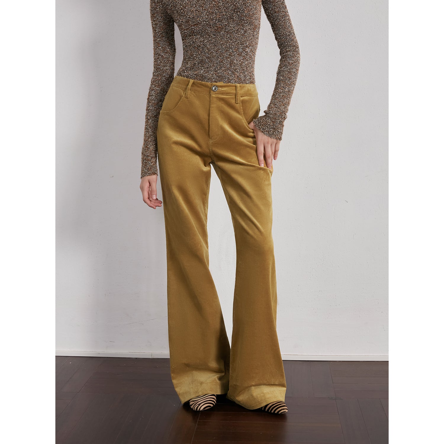 “Seaside Café” Vintage Modern Corduroy Low-Waist Slightly Flared Skinny Pants for Women – Slimming Casual Trousers for Fall and Winter