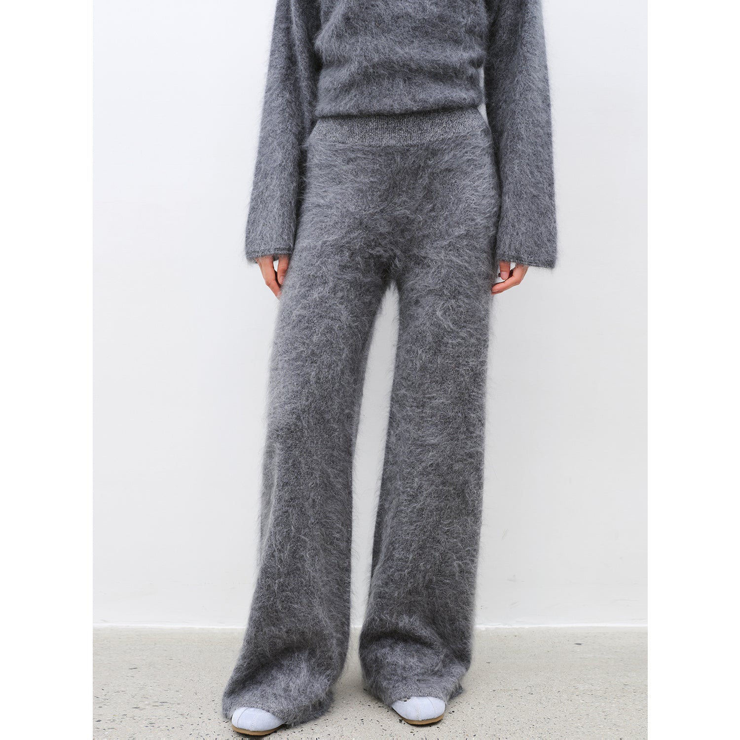 "Half-Ripe Winter" Cashmere Comfortable Loose-Fit Crewneck Sweater and Straight-Leg Knit Pants Set