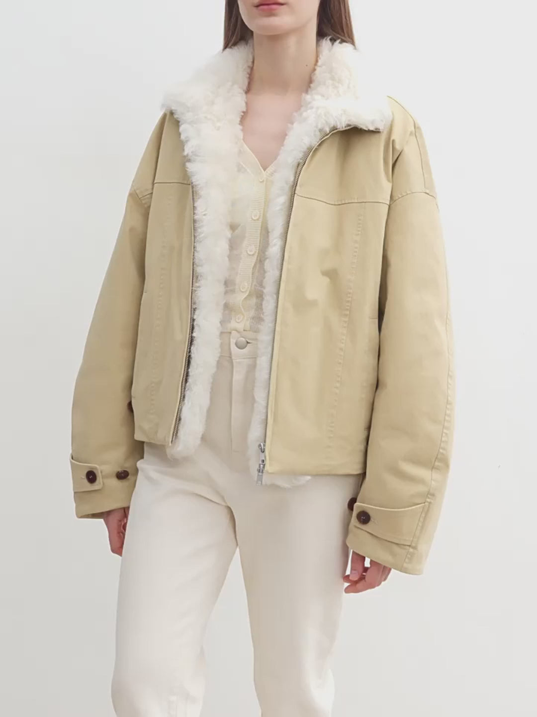 "Rebellious Escape" detachable contrasting color shearling fur collar down short parka